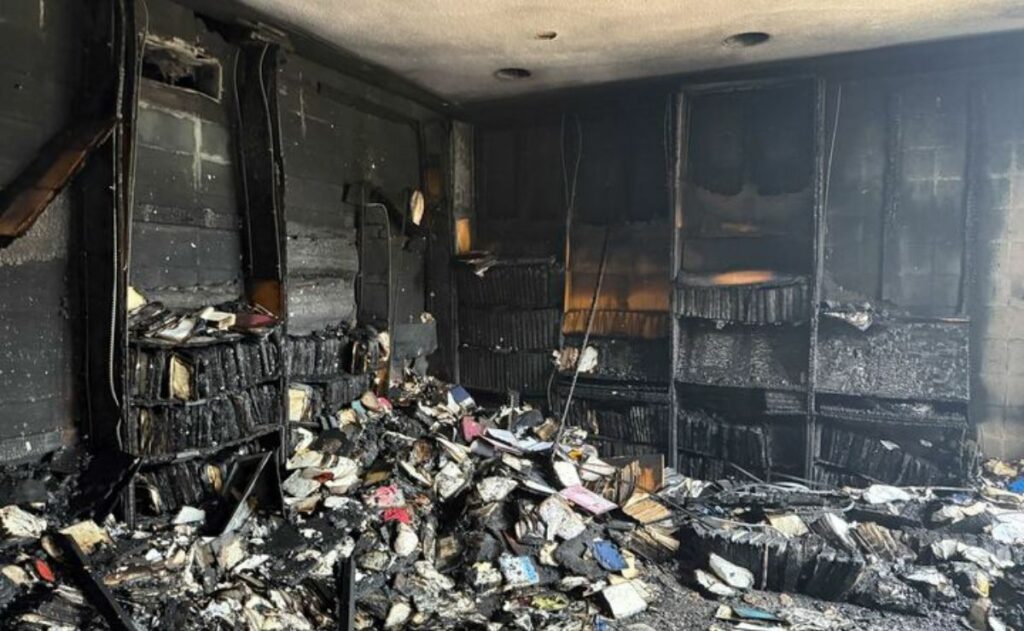 Sujeto incendia la mayor sinagoga de Misisipi; presumen acto antisemita