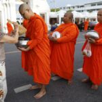 Monjes budistas que marchan por la paz en EE.UU. cumplen 70 días rumbo a Washington