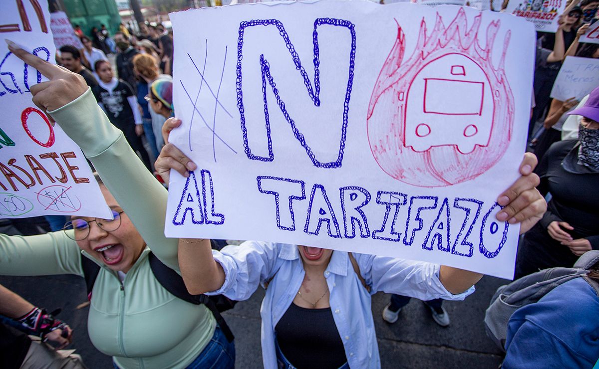 Protestan contra ‘tarifazo’ al transporte público en Guadalajara
