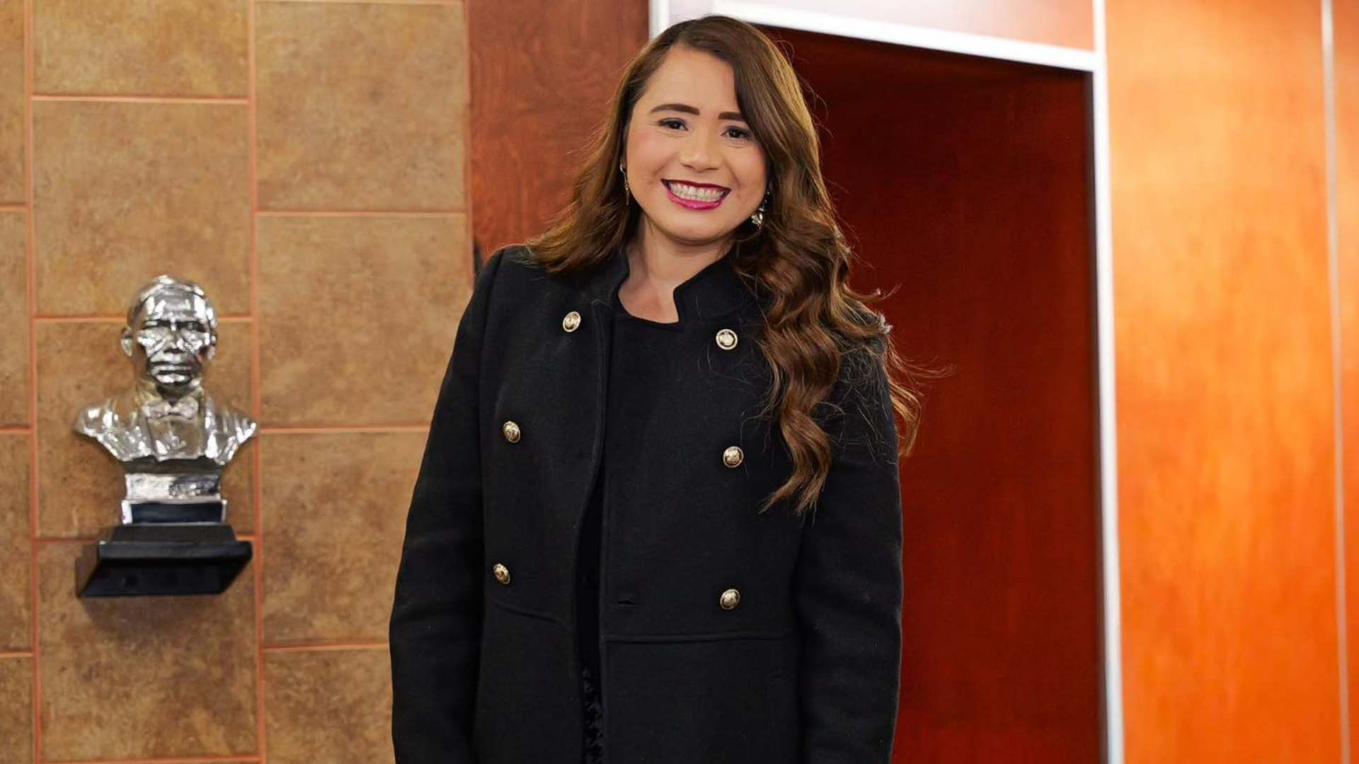 Retienen a la diputada Alejandra Ang en frontera de EE.UU. por llevar efectivo sin declarar