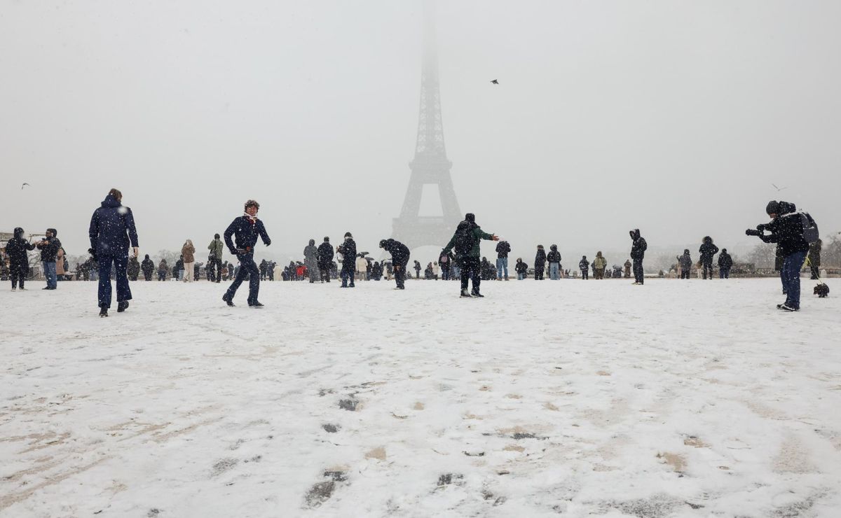 Cierre de escuelas, aeropuertos paralizados e inundaciones por temporal de frío en Europa Cierre de escuelas, aeropuertos paralizados e inundaciones por temporal de frío en Europa