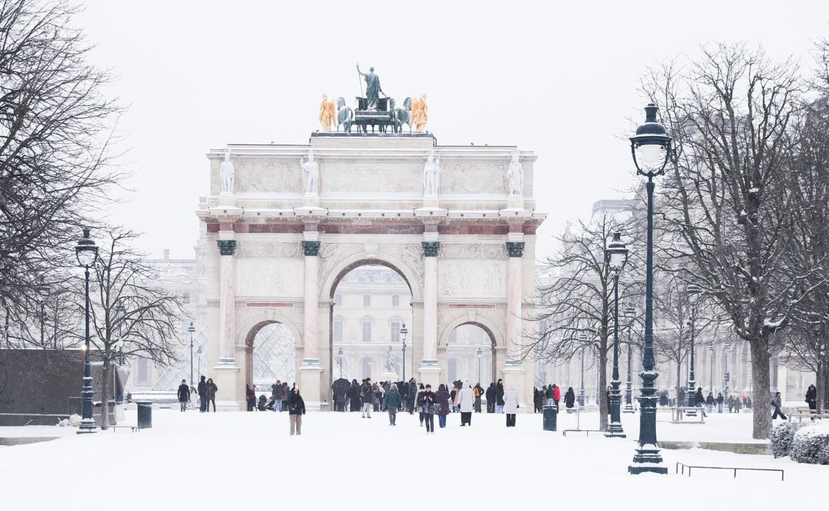 Nieve colapsa media Europa: cientos de vuelos cancelados y atascos kilométricos - tormenta-de-nieve-en-francia
