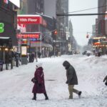 Al menos 6 muertos y un millón de hogares sin electricidad por tormenta invernal en EE.UU.