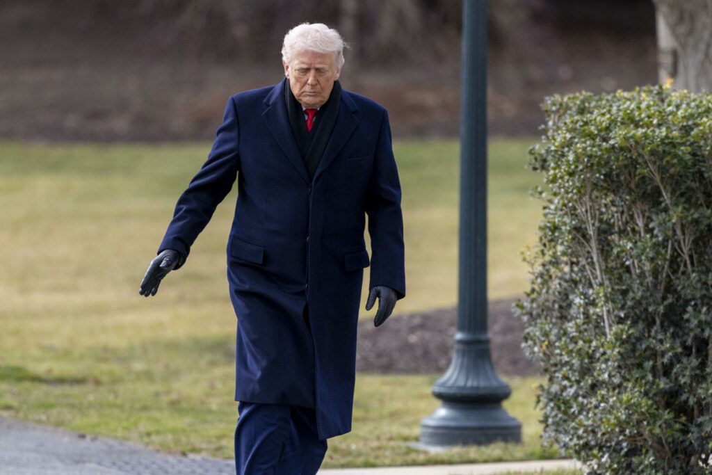 Trump: “Es el momento de buscar un nuevo liderazgo en Irán”