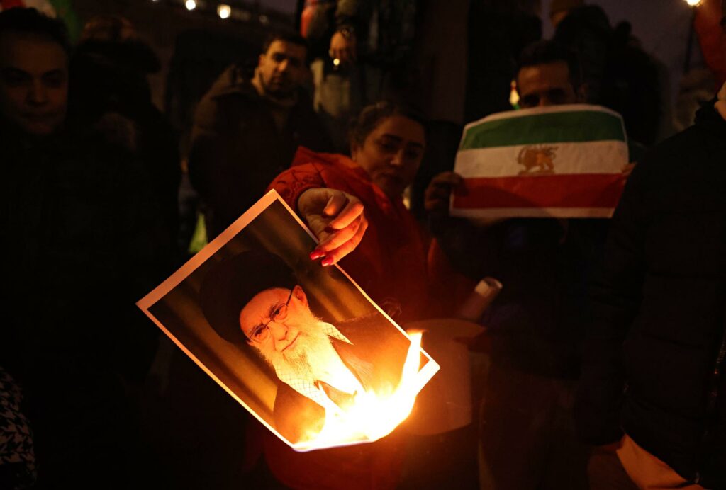 Trump planea reuni&oacute;n con su gabinete para posibles acciones en Ir&aacute;n: WSJ - trump-planea-reunion-con-su-gabinete-posibles-acciones-en-iran-wsj-1024x692