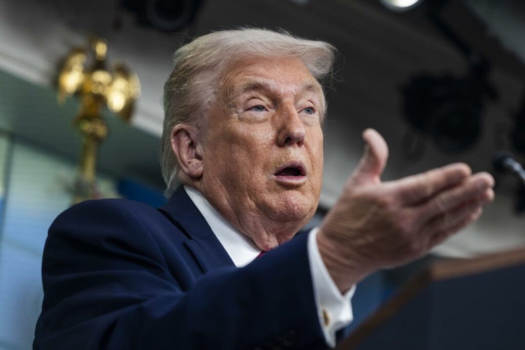 Trump aprovecha la inminente tormenta invernal en EE.UU. para negar el cambio climático