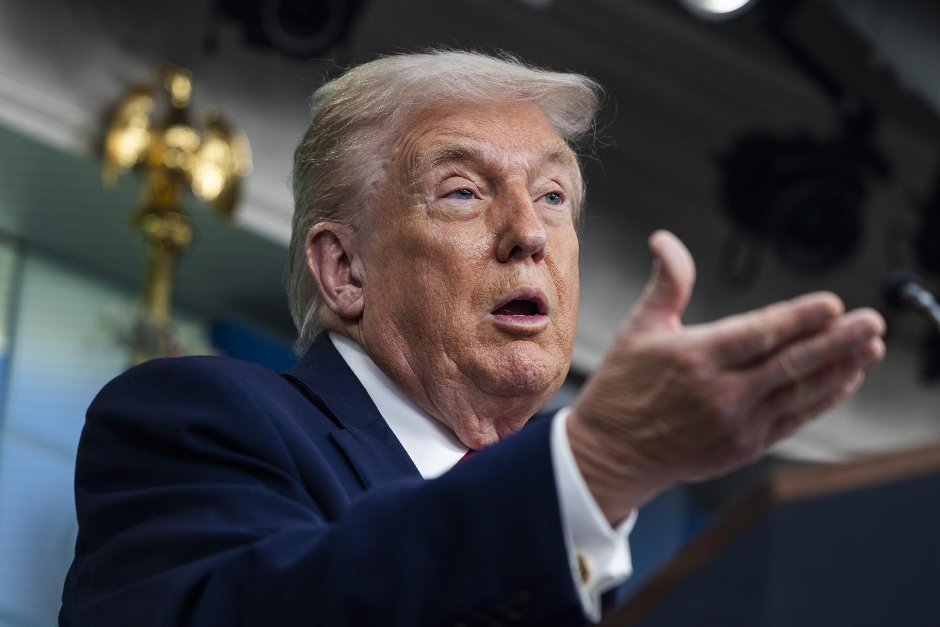 Trump aprovecha la inminente tormenta invernal en EE.UU. para negar el cambio climático