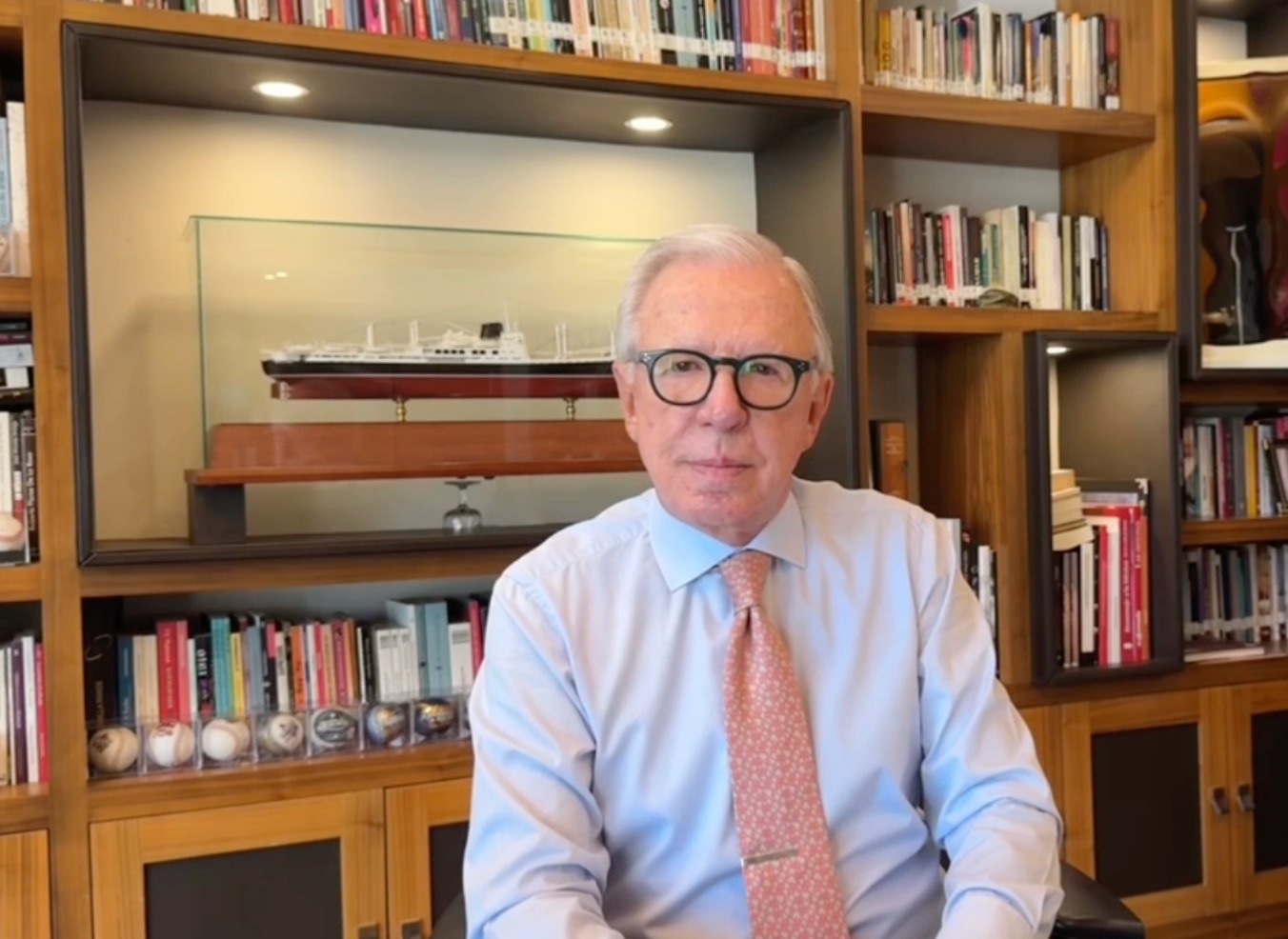 El Jr. honorífico tiene que explicar