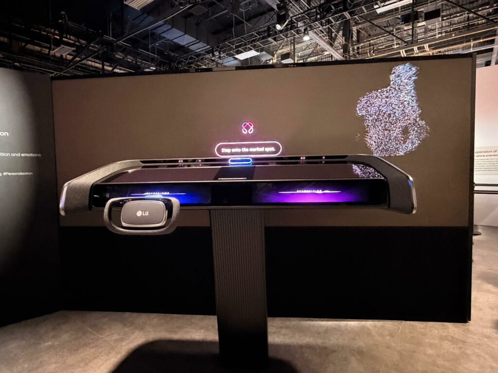 OLED transparente y sensores biométricos: la nueva era de la conducción inteligente - whatsapp-image-2026-01-07-at-45927-pm-2-1024x768