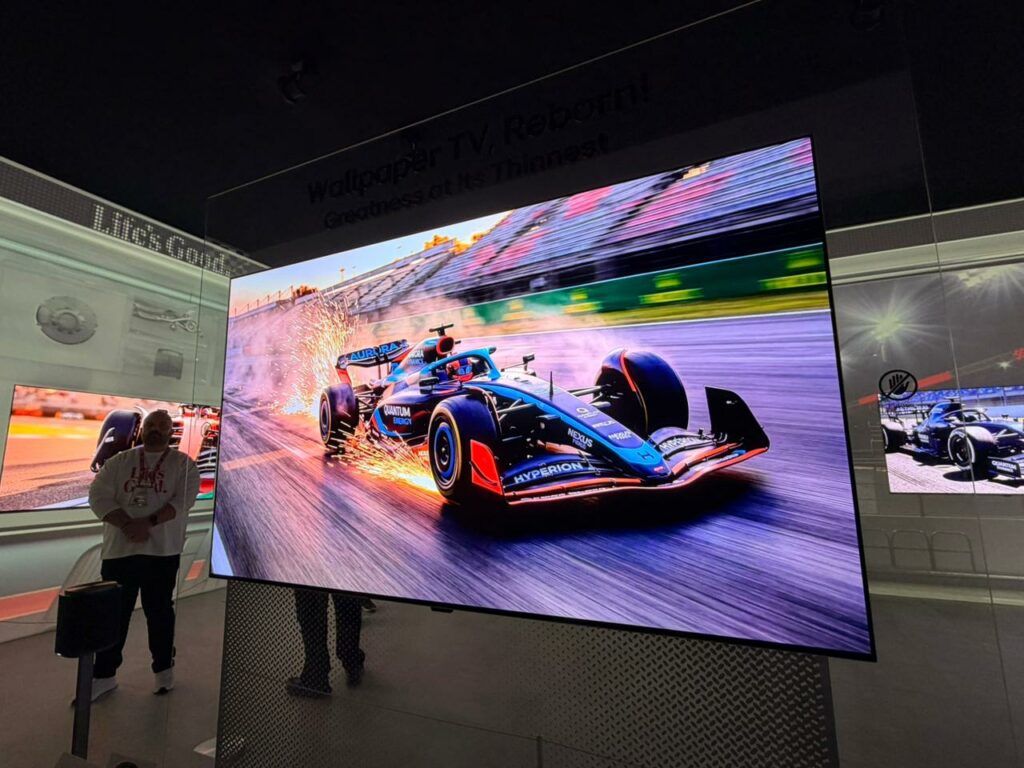 Wallpaper TV en CES 2026: el televisor OLED más delgado del mundo - whatsapp-image-2026-01-07-at-50142-pm-1024x768