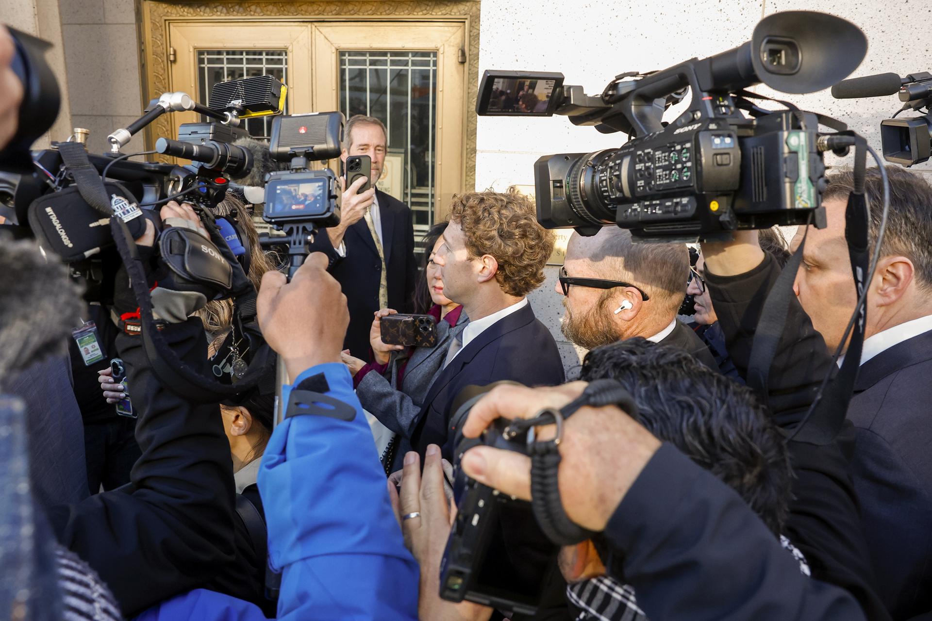 Zuckerberg defiende en juicio a Instagram y critíca a usuarios por mentir sobre edad Zuckerberg defiende en juicio a Instagram y critíca a usuarios por mentir sobre edad