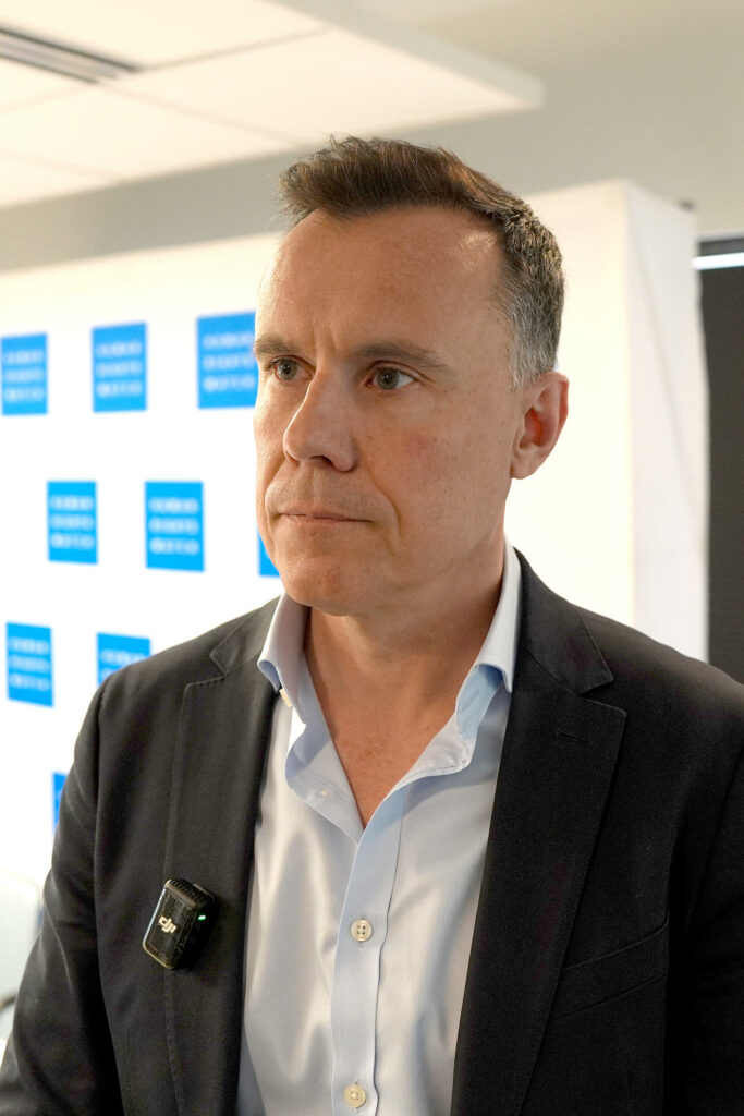 HRW advierte sobre la ola autoritaria global y el potencial peligro de la IA - 0a4bef49569d90264d4e9c3ea3efad79df8c3cf4w-683x1024