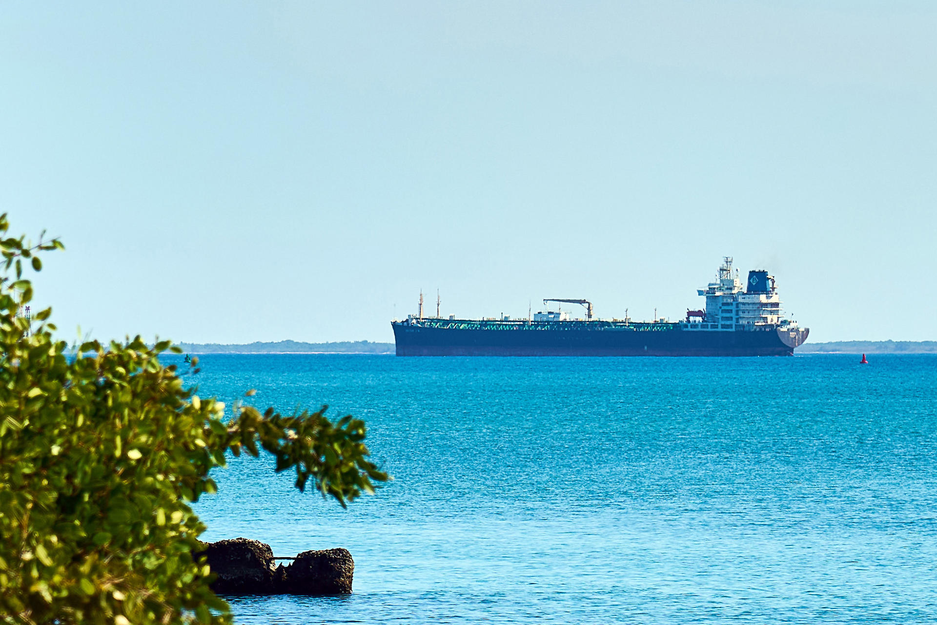 Entra en un puerto cubano un petrolero con carga en pleno bloqueo energético de EE.UU.