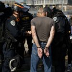 Juez de EE.UU. proh&iacute;be a ICE utilizar datos tributarios para localizar migrantes