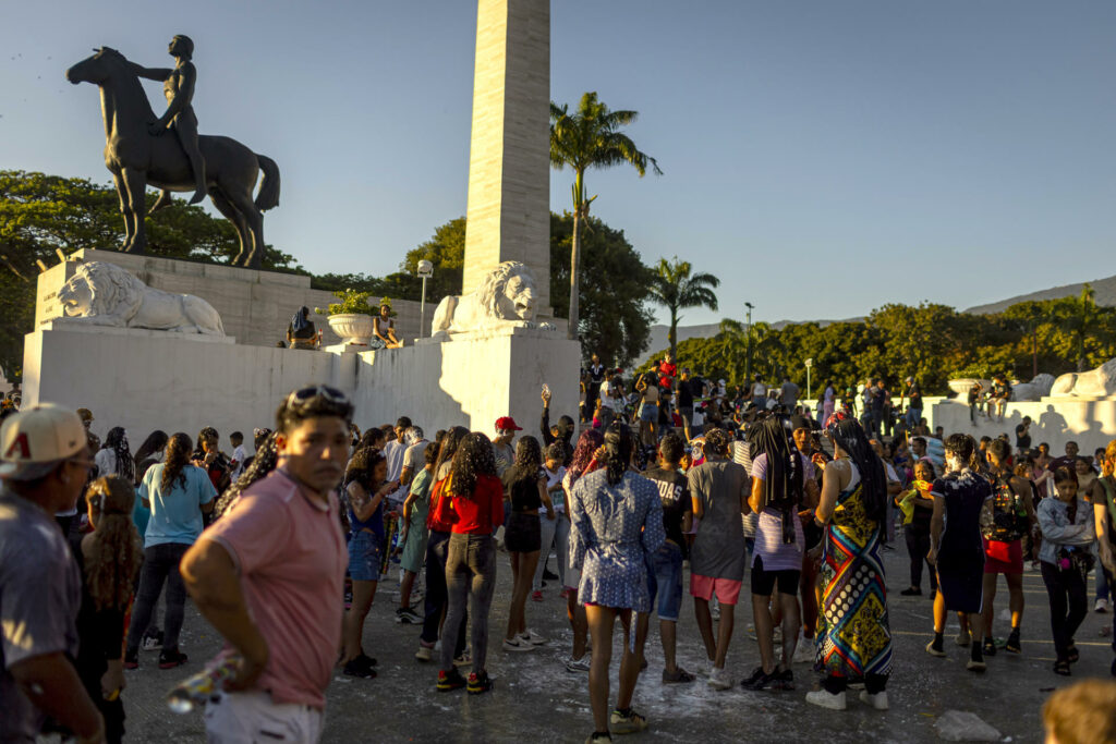 Venezolanos ponen en pausa la agitada vida política del país para celebrar los carnavales - 56f32052488a72ef742cd6879e7d0c701559e2e6w-1024x683