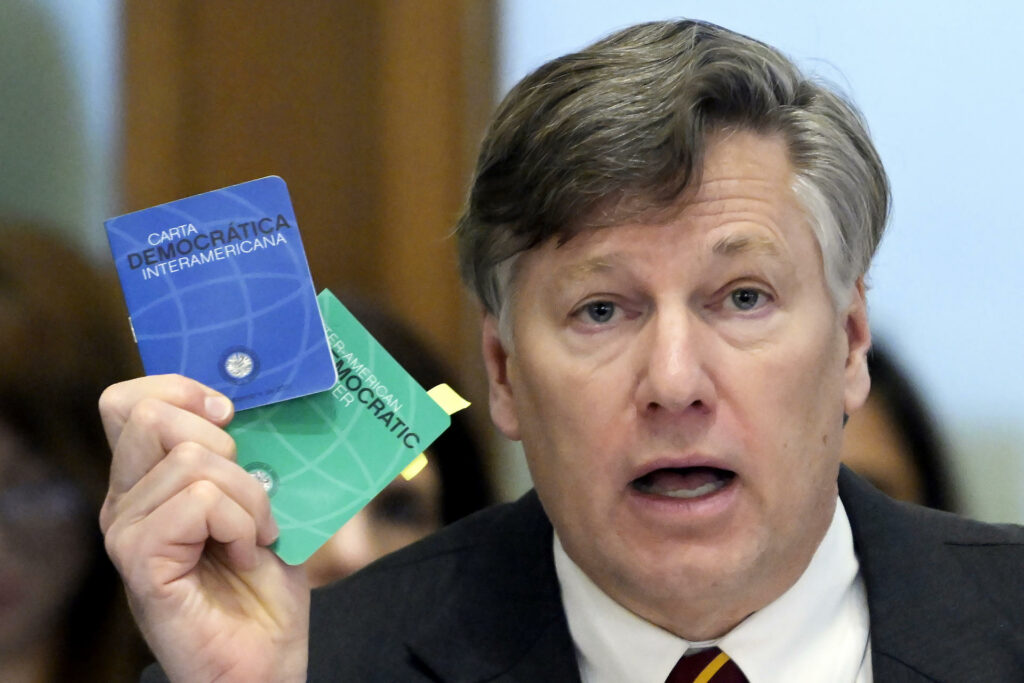 EE.UU. denuncia que agentes cubanos “acosaron” a Mike Hammer, encargado de negocios en La Habana