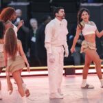 Bad Bunny visti&oacute; un conjunto dise&ntilde;ado por Zara durante el espect&aacute;culo del Super Bowl