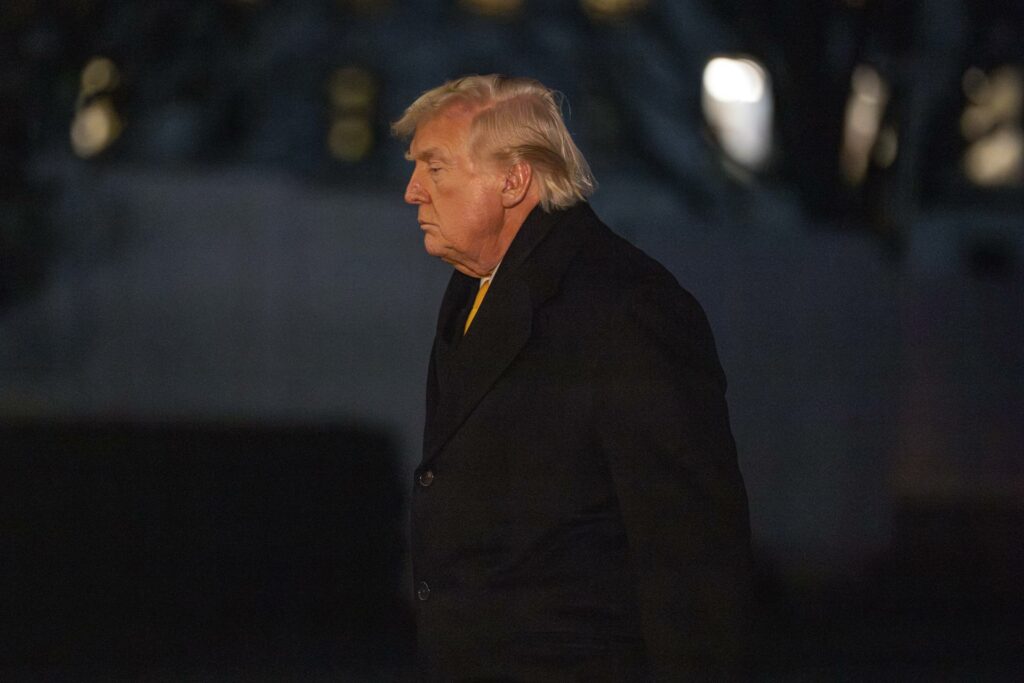 Trump amenaza con bloquear puente entre EE.UU. y Canadá por tensiones económicas