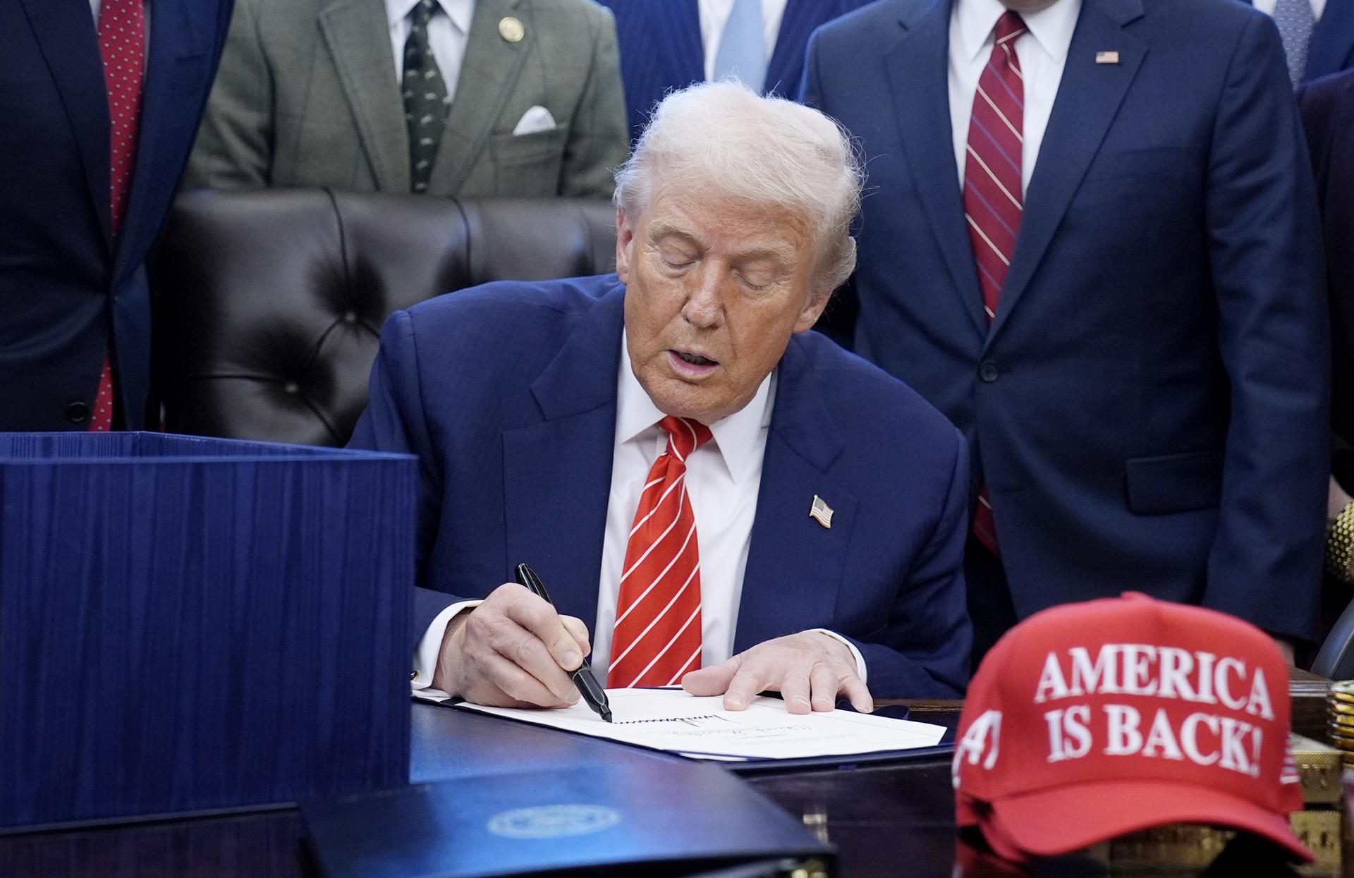 Trump dice que los ciudadanos que murieron a tiros por ICE en Minneapolis “no eran &aacute;ngeles”