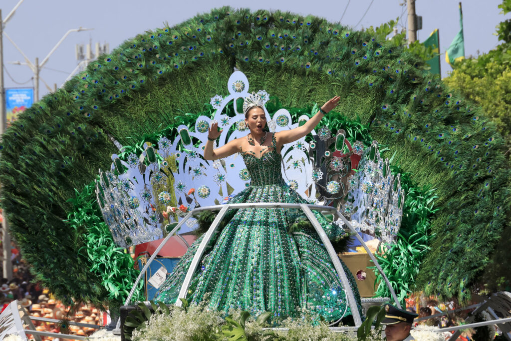La Batalla de Flores, un multitudinario desfile de música y color, abre el Carnaval de Barranquilla La Batalla de Flores, un multitudinario desfile de música y color, abre el Carnaval de Barranquilla
