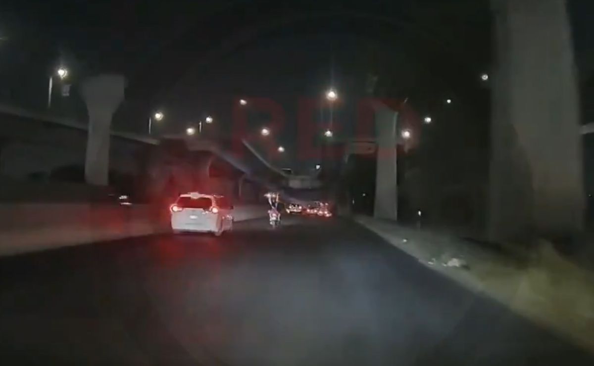 Video: Camioneta choca a motociclistas en la México-Querétaro; autobús estuvo a punto de arrollarlos