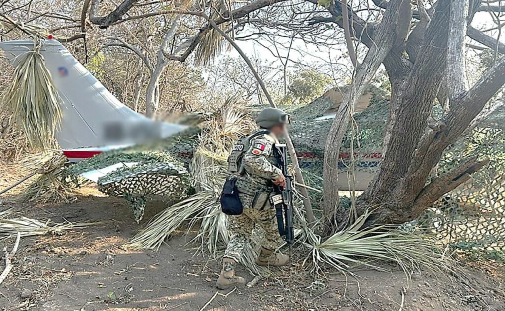 Aseguran aeronave clandestina en Oaxaca cargada de cocaína