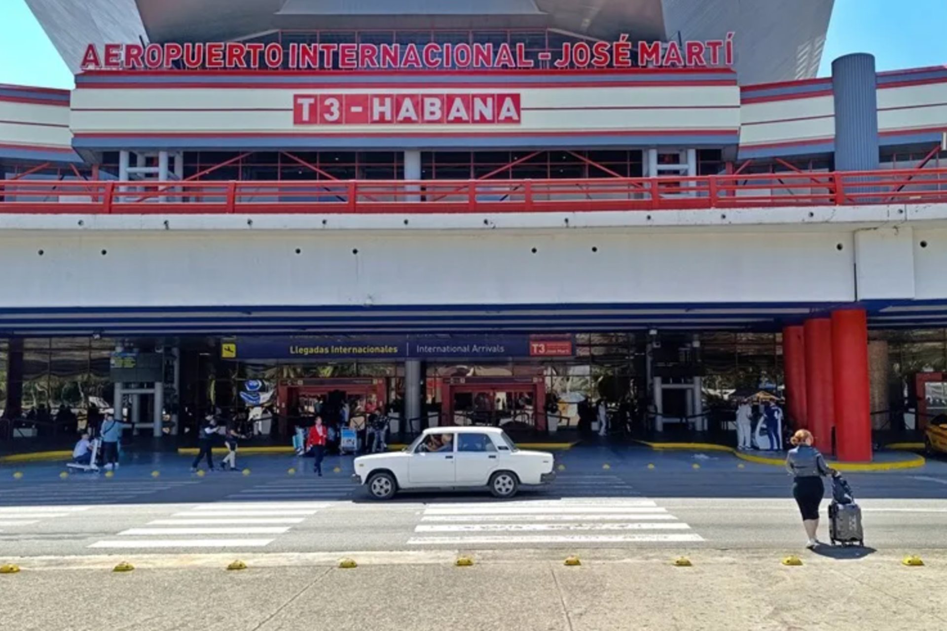 Rusia busca ayudar a Cuba tras quedarse sin combustible para aviones y acusa a EE.UU. de sofocarla