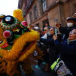 Dragones y leones dan la bienvenida al A&ntilde;o Nuevo chino en CDMX