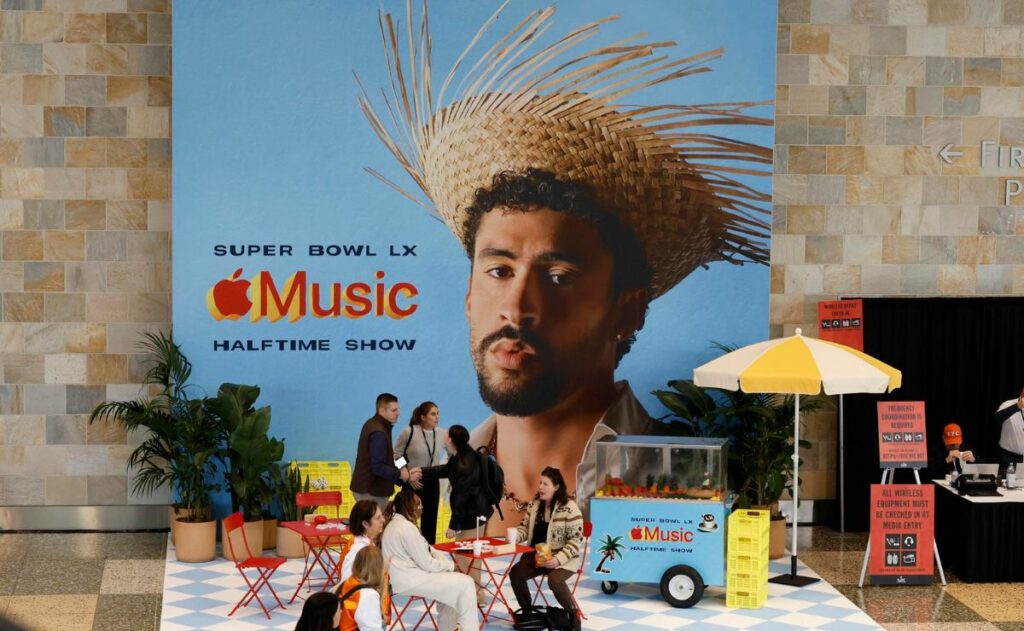 ¿Cuánto vale Bad Bunny? Espectáculo de récord para el Super Bowl más latino de la historia