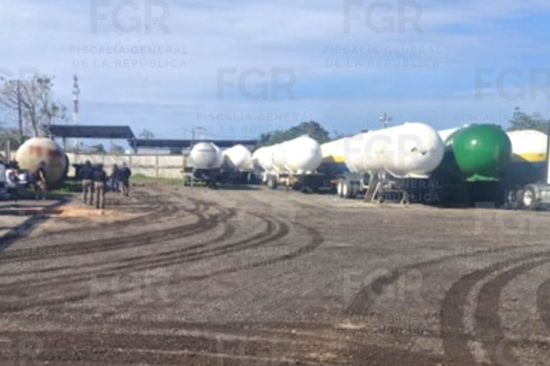 Aseguran más de 82 mil litros de hidrocarburo y 149 vehículos en Veracruz