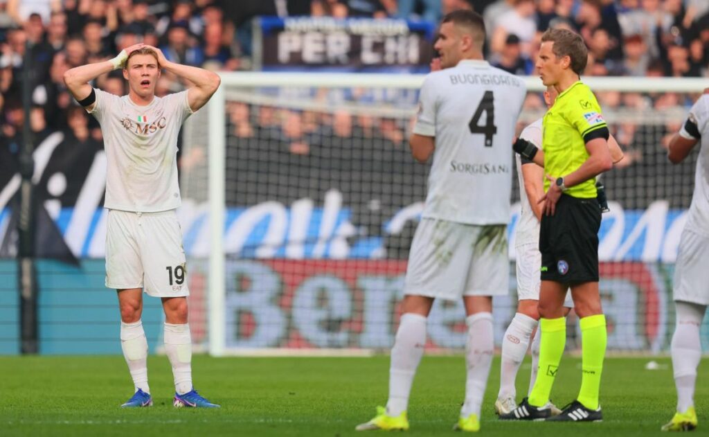 Mujer apuñala a su marido al creer que la insultaba cuando veía el futbol