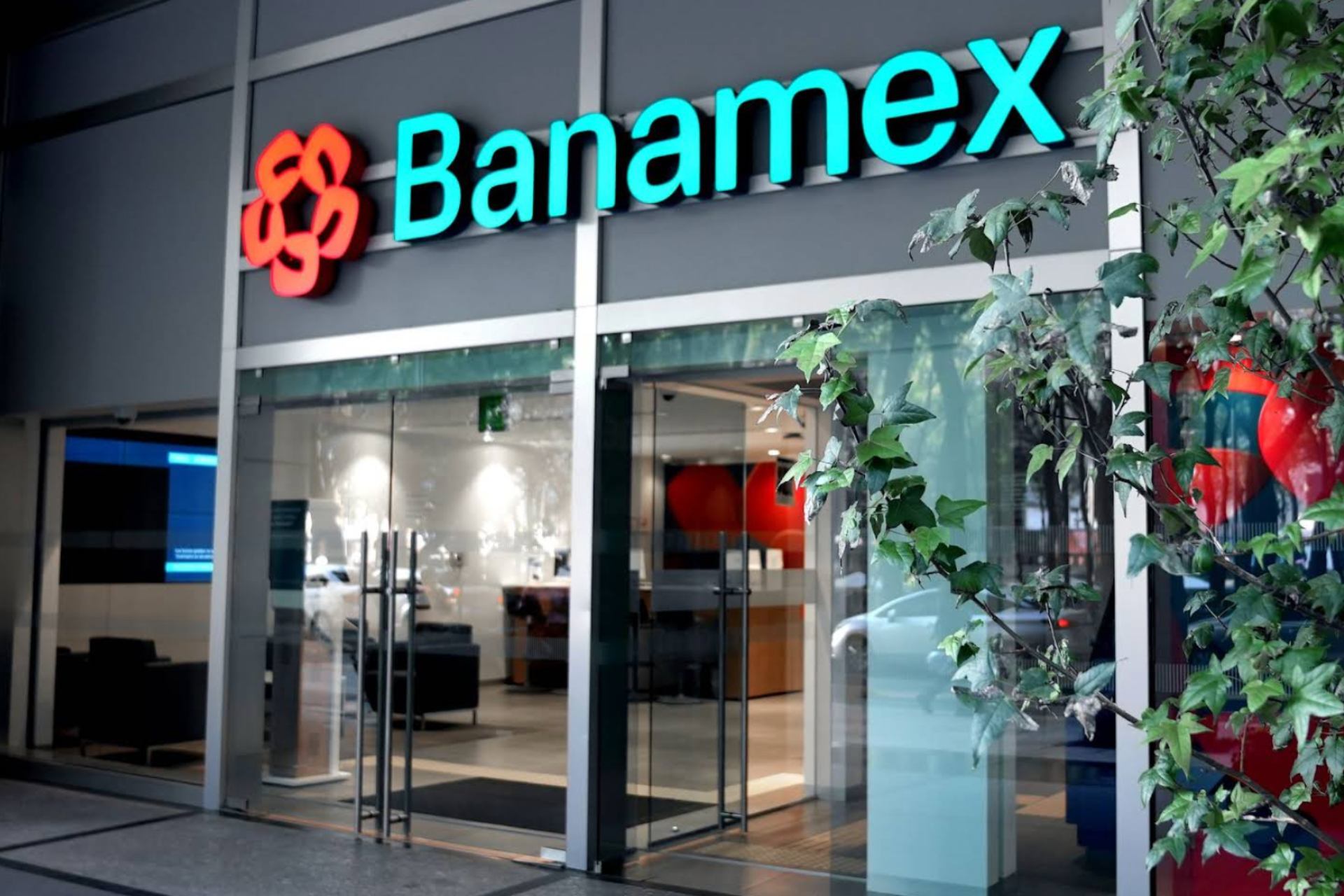 Banamex suspende servicios en sucursales de Jalisco, Michoacán y parte de Nayarit por situación de seguridad