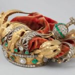 Louvre revela qu&eacute; ocurrir&aacute; con la corona de la emperatriz Eugenia tras los da&ntilde;os por su robo