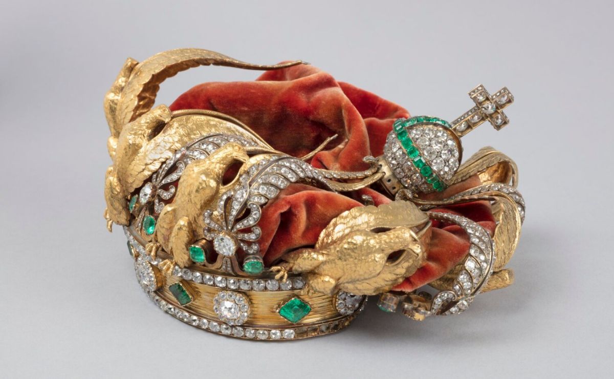 Louvre revela qu&eacute; ocurrir&aacute; con la corona de la emperatriz Eugenia tras los da&ntilde;os por su robo