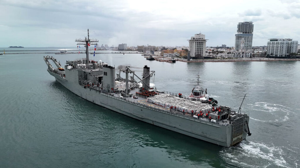 Atracan en La Habana dos buques mexicanos con el segundo envío de ayuda humanitaria