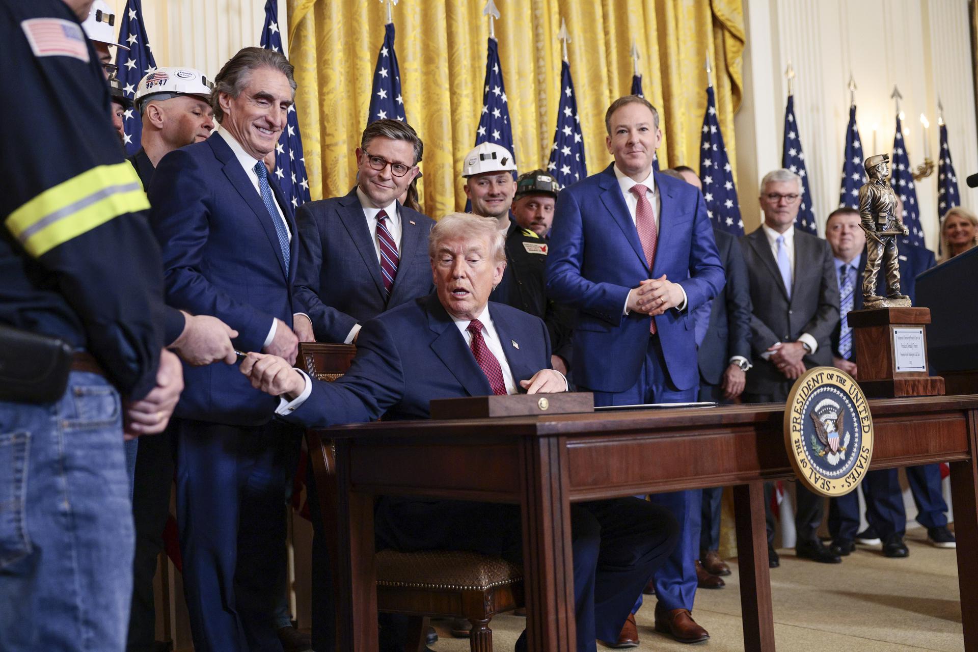 Cámara baja de EE.UU. vota a favor de revocar aranceles de Trump contra Canadá