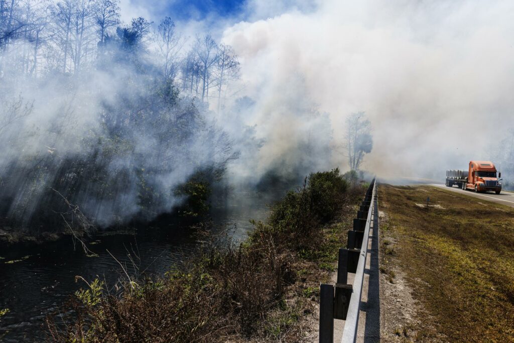 Incendio de más de 10 mil hectáreas se expande sin control en los Everglades en Florida