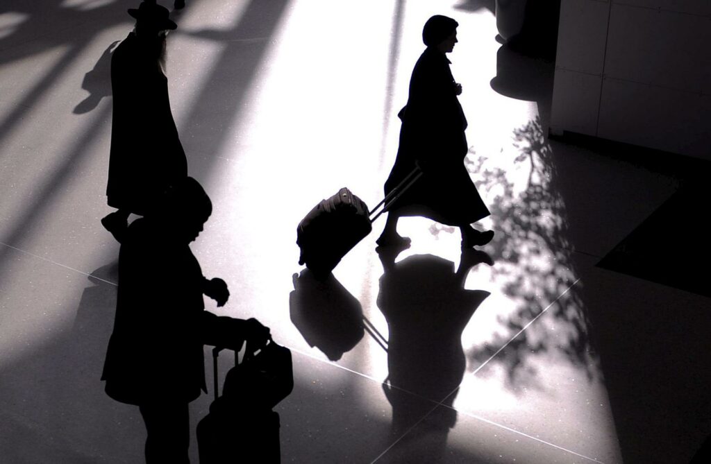 Cierran el aeropuerto de Newark (EE.UU.) varias horas por evacuación y retirada de avión