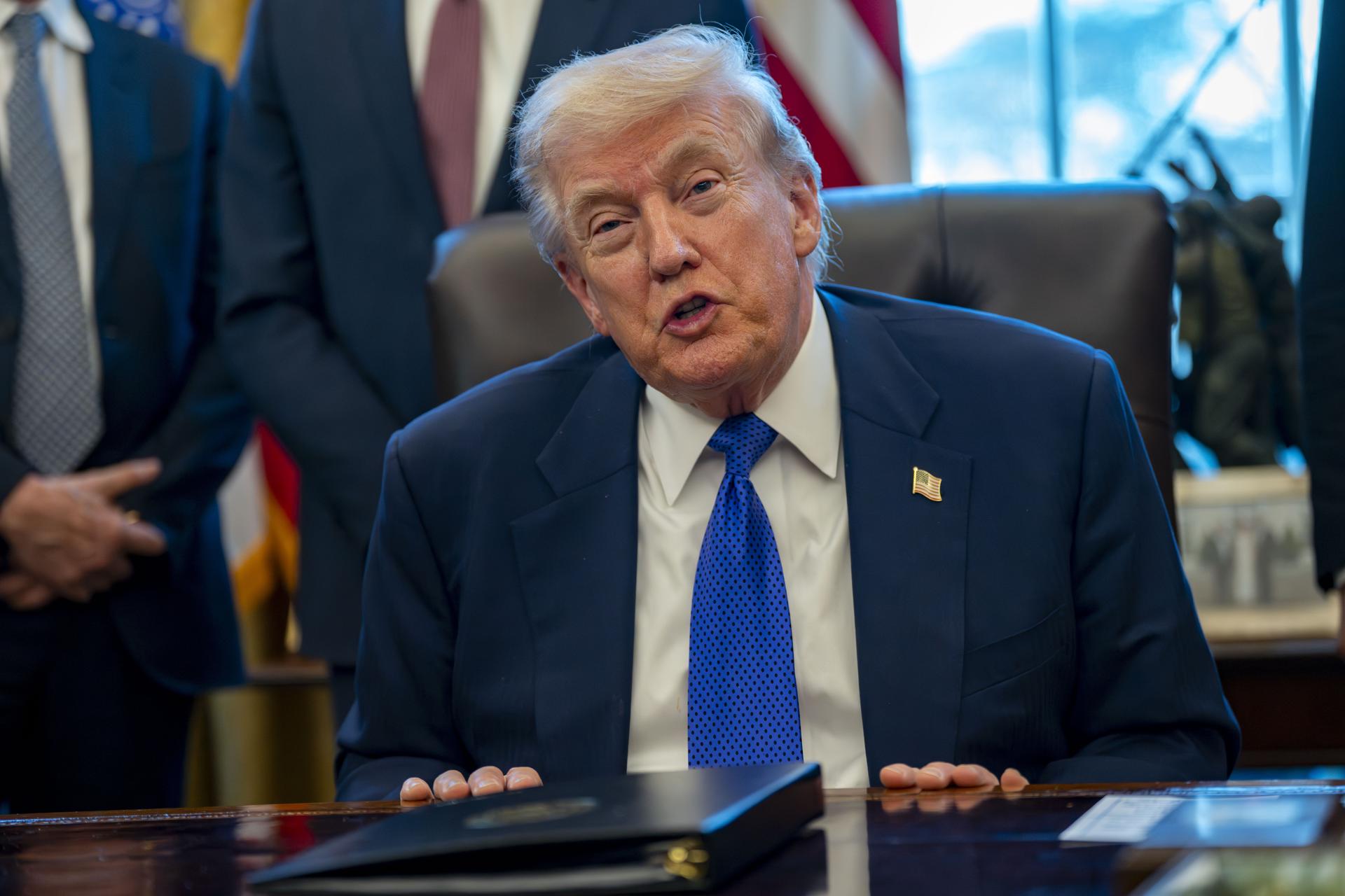 Trump exige a la Universidad de Harvard una indemnización de mil mdd Trump exige a la Universidad de Harvard una indemnización de mil mdd