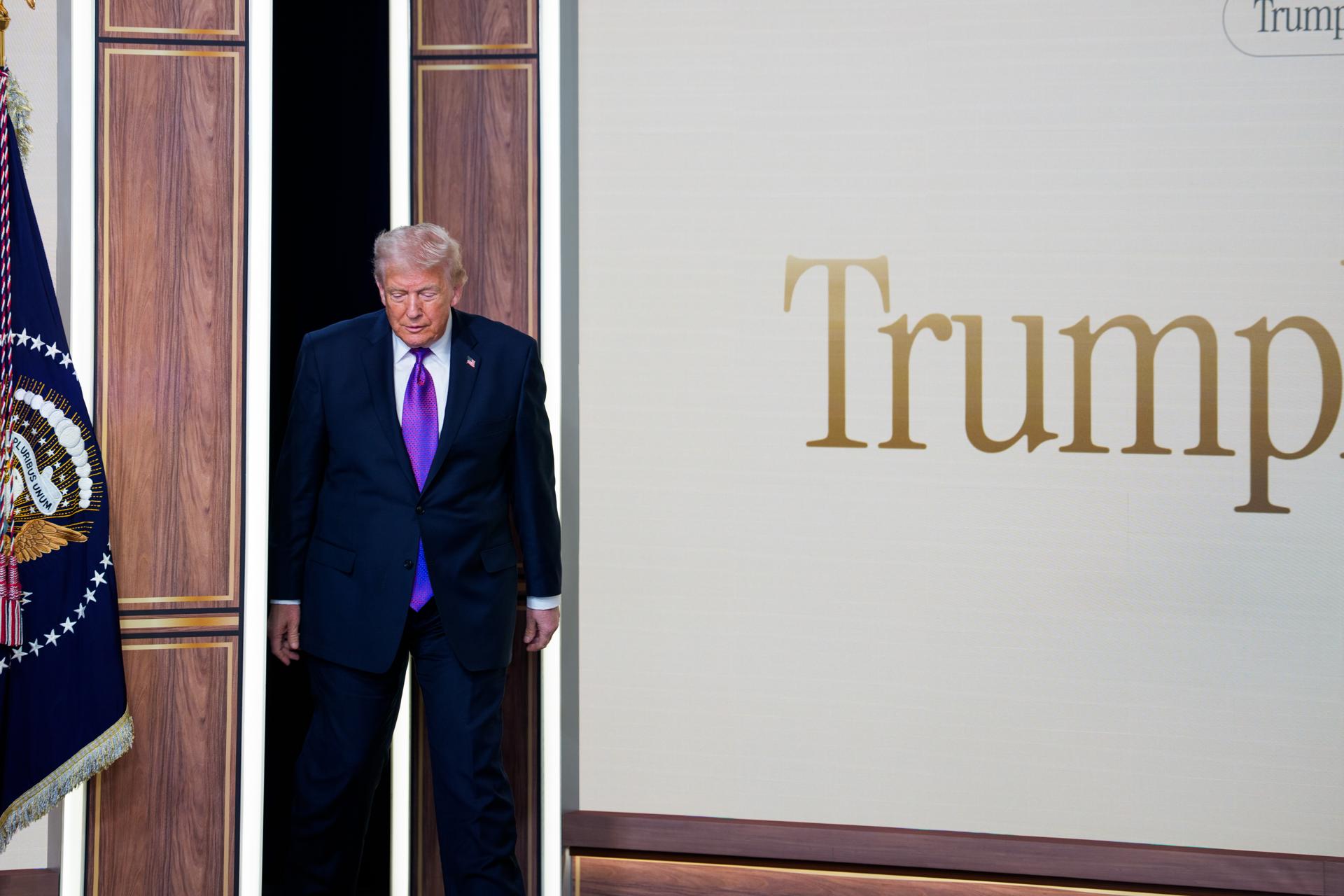 Trump publica un video con tono racista en el que aparecen los Obama