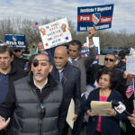 “No los ven humanos”: así es el único centro de detención para familias migrantes en EE.UU.