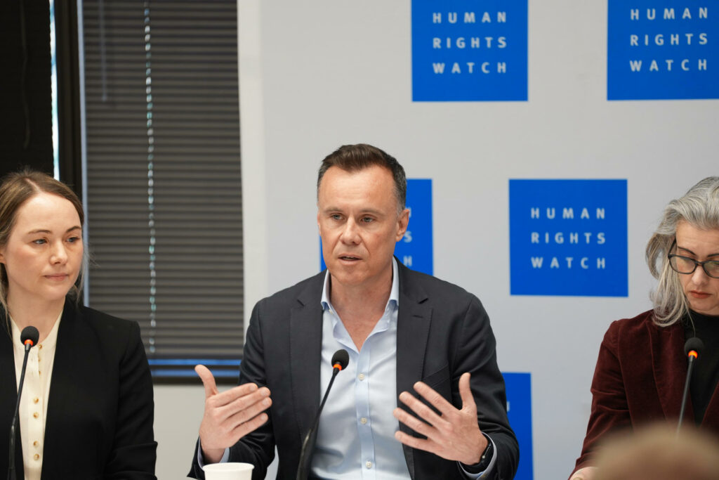 Director de HRW advierte sobre la ola autoritaria global y el potencial peligro de la IA