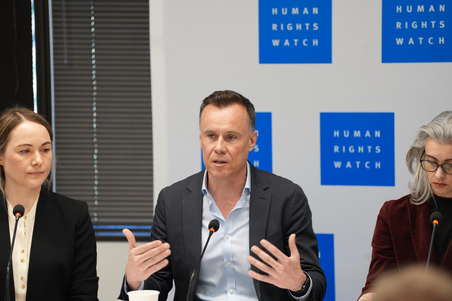 HRW advierte sobre la ola autoritaria global y el potencial peligro de la IA