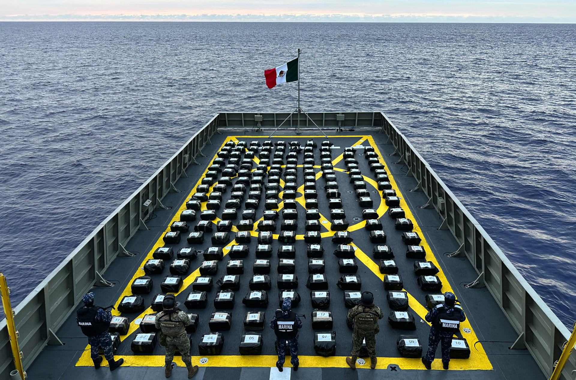 México y EE.UU. incautan 188 bultos con toneladas de cocaína en aguas internacionales