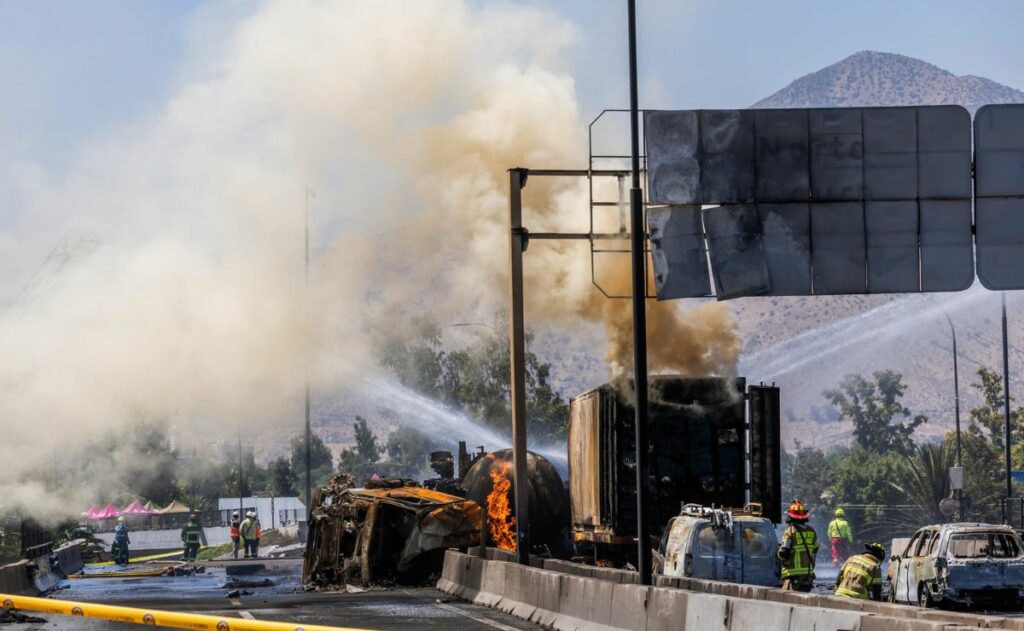 Video: Camión de gas explota en autopista de Chile; hay 4 muertos
