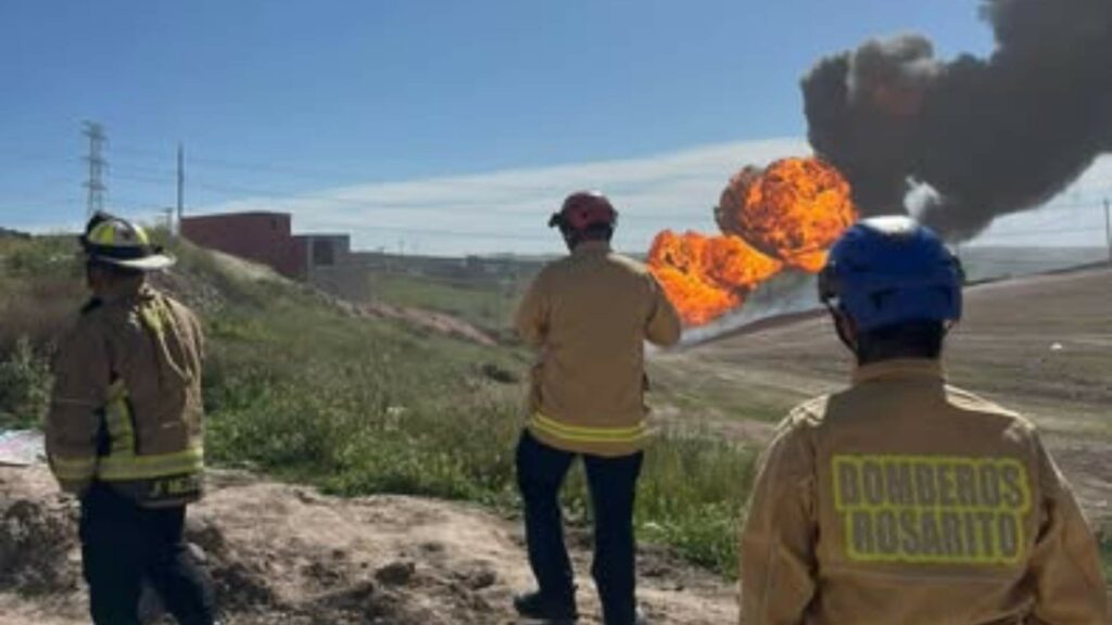 Explosión en ducto de Pemex provoca incendio y evacuaciones en Playas de Rosarito
