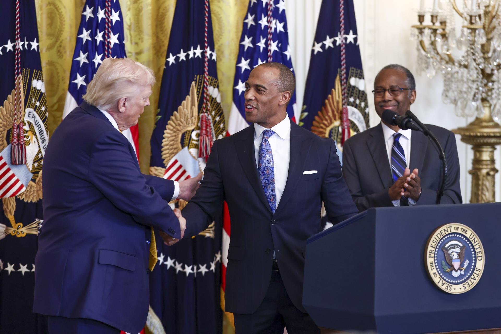 Trump celebra el Mes de la Historia Negra en medio de críticas por racismo