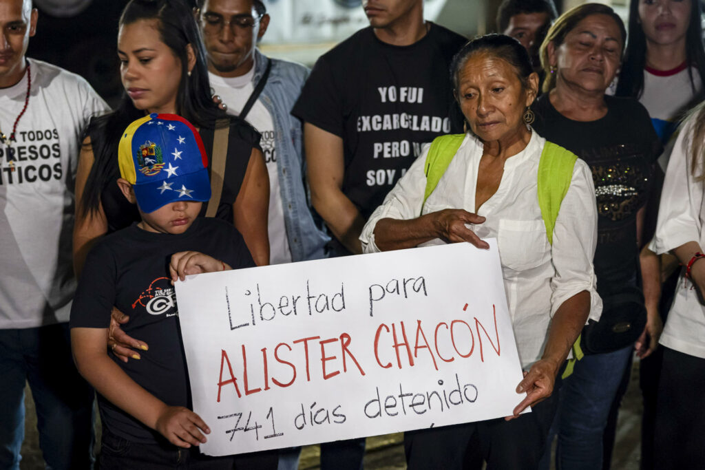 Familiares de presos políticos hacen vigilia en Caracas por la liberación de sus parientes - fd25dcdf524758fc3fac3a199d66b60b978ff77dw-1024x683