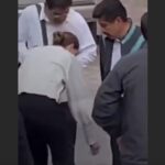 Video: Asistentes limpian los zapatos del presidente de la Corte, Hugo Aguilar