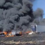Incendio en corral&oacute;n de la Fiscal&iacute;a de Tlaxcala consume 184 veh&iacute;culos